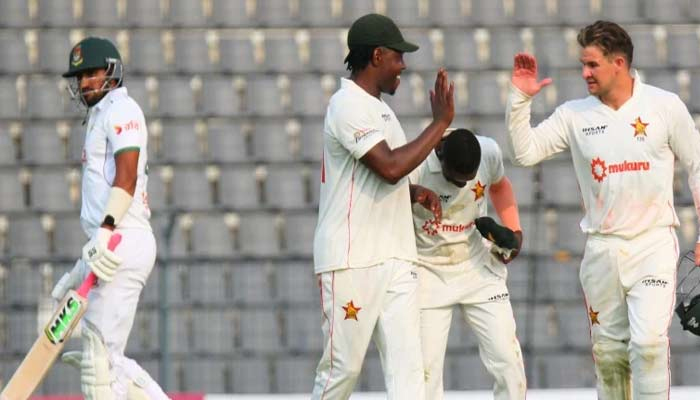 প্রথম দিনেই নাকাল বাংলাদেশ, দাপট জিম্বাবুয়ের